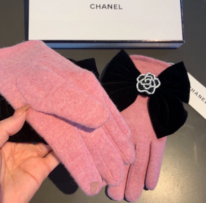 With boxChanel Chanel counter new wool gloves, beaded camellia   big bow   fashion gloves, fall and winter warm padded lining, super coy bow  , on the hand super comfortable and soft, versatile! average size