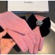 With boxChanel Chanel counter new wool gloves, beaded camellia   big bow   fashion gloves, fall and winter warm padded lining, super coy bow  , on the hand super comfortable and soft, versatile! average size