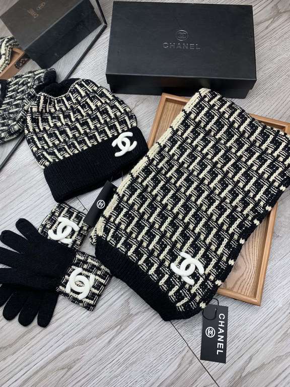 C family. [Three-piece wool suit hat  scarf  gloves] classic suit hat! Warm and super comfortable ~ winter Miss ageing artifacts Oh ~ this winter you are missing such a set of suit hat la ~ and warm and stylish! Men's an