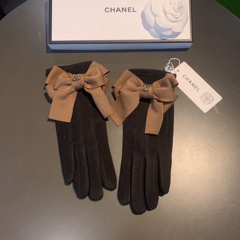 2022 new Chanel Chanel counter new wool gloves, fashion gloves, fall and winter warm padded lining, on the hand super comfortable and soft, versatile! With box   average size