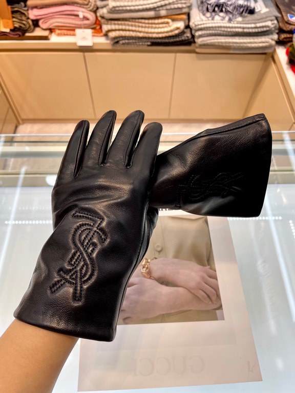 New Ysl The latest model of fall and winter touch screen sheepskin gloves   imported first-class sheepskin,  [pleasant][pleasant][pleasant][pleasant] soft and comfortable intimate warmth, goddesses love it the most, on t