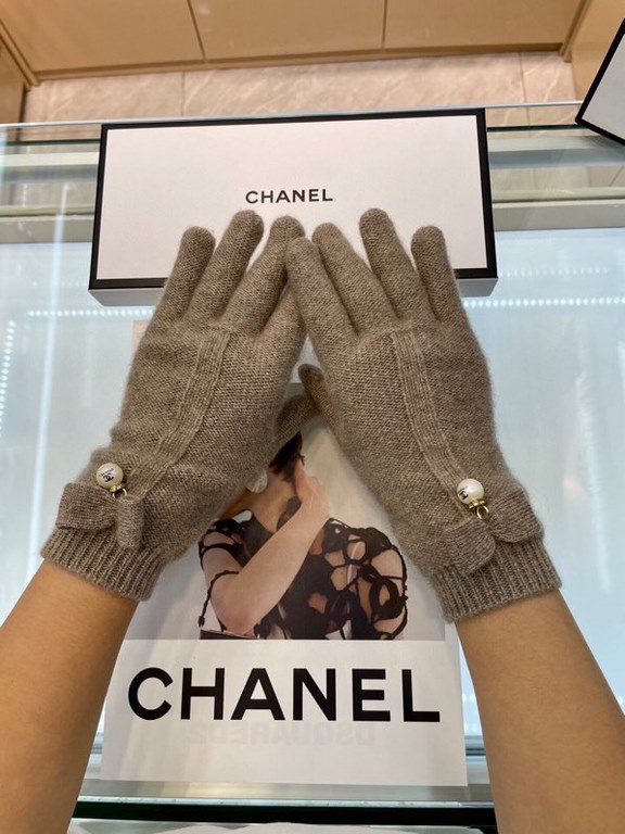 Chanel new cashmere knitted gloves   100% cashmere on the hand that is warm   This section uses natural high-quality cashmere soft warm and comfortable 7GG double yarn handmade horizontal machine flat knitting handmade n