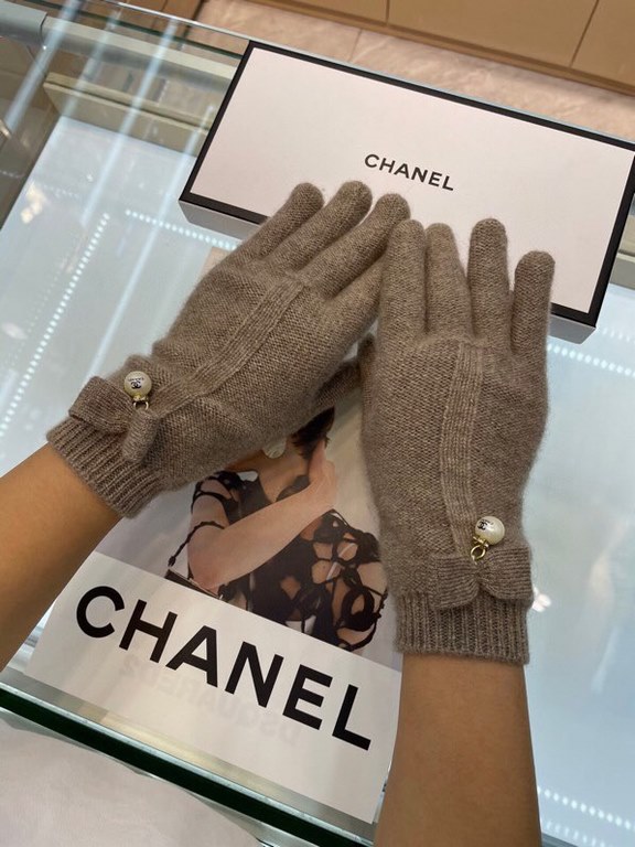 Chanel new cashmere knitted gloves   100% cashmere on the hand that is warm   This section uses natural high-quality cashmere soft warm and comfortable 7GG double yarn handmade horizontal machine flat knitting handmade n