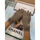 Chanel new cashmere knitted gloves   100% cashmere on the hand that is warm   This section uses natural high-quality cashmere soft warm and comfortable 7GG double yarn handmade horizontal machine flat knitting handmade n