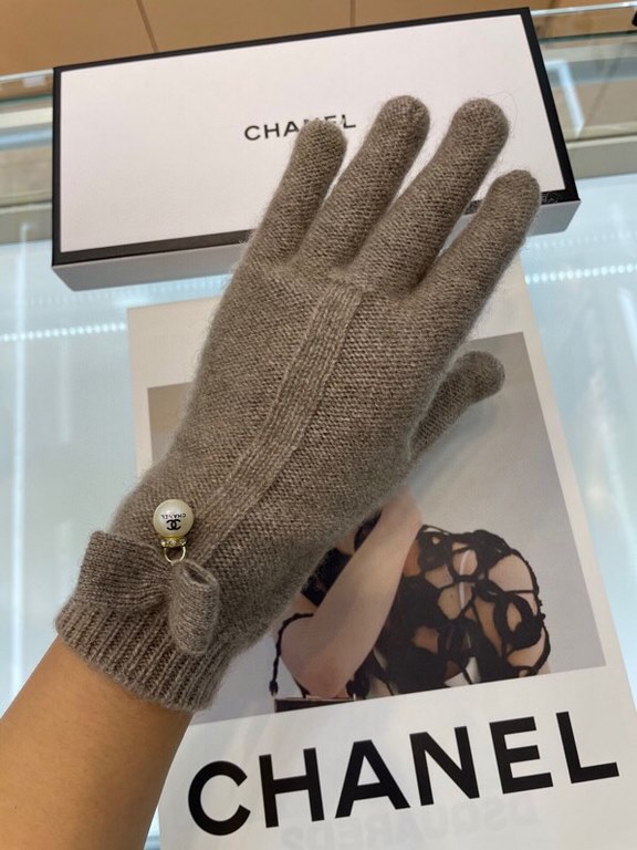 Chanel new cashmere knitted gloves   100% cashmere on the hand that is warm   This section uses natural high-quality cashmere soft warm and comfortable 7GG double yarn handmade horizontal machine flat knitting handmade n