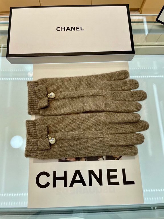 Chanel new cashmere knitted gloves   100% cashmere on the hand that is warm   This section uses natural high-quality cashmere soft warm and comfortable 7GG double yarn handmade horizontal machine flat knitting handmade n