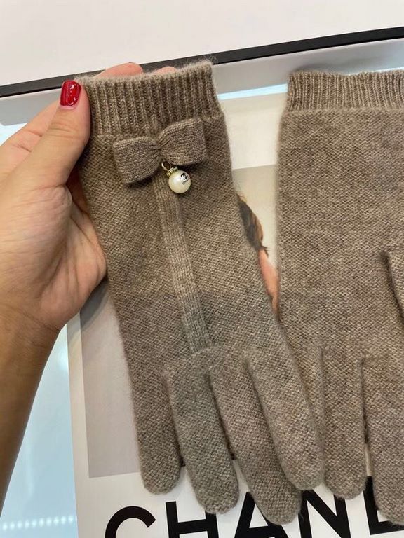 Chanel new cashmere knitted gloves   100% cashmere on the hand that is warm   This section uses natural high-quality cashmere soft warm and comfortable 7GG double yarn handmade horizontal machine flat knitting handmade n