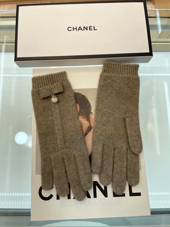 Chanel new cashmere knitted gloves   100% cashmere on the hand that is warm   This section uses natural high-quality cashmere soft warm and comfortable 7GG double yarn handmade horizontal machine flat knitting handmade n