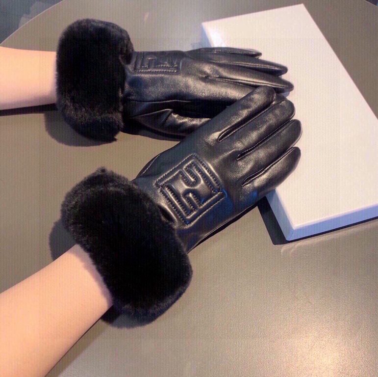 .Fendi FENDI  2021 fall and winter lazy rabbit hair sheepskin embroidered gloves   cell phone touch screen, worth comparing     the same paragraph of different quality, kill the market poor products, imported first-class