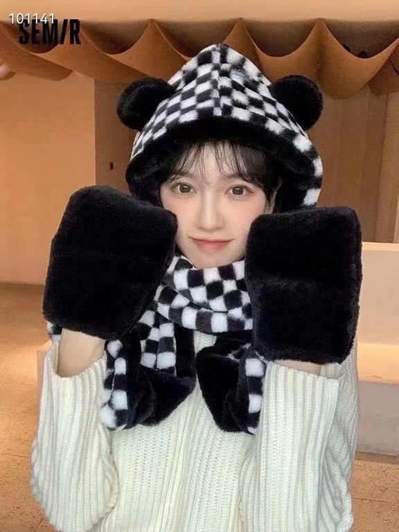 Chanel Chanel winter cute rabbit hair black and white squares color blocking hat scarf gloves a three-piece set of padded cold warm scarf