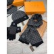 L Family. Three-piece wool suit hat  scarf  gloves] classic suit hat! Warm da super comfortable ~ winter Miss sister ageing artifacts Oh ~ this winter you're just short of such a set of suit hat la ~ and warm and stylish