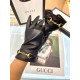 Explosion models to the goods   Gucci hot circle of friends of the women's leather gloves, horsebit buckle  first-class sheepskin Simple and generous static surface style add a small LOGO buckle, ultra-soft plus cashmere