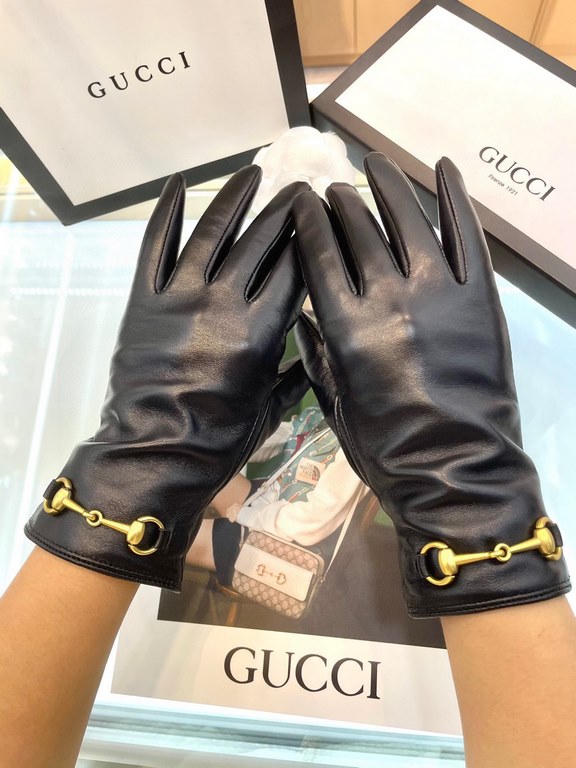 Explosion models to the goods   Gucci hot circle of friends of the women's leather gloves, horsebit buckle  first-class sheepskin Simple and generous static surface style add a small LOGO buckle, ultra-soft plus cashmere