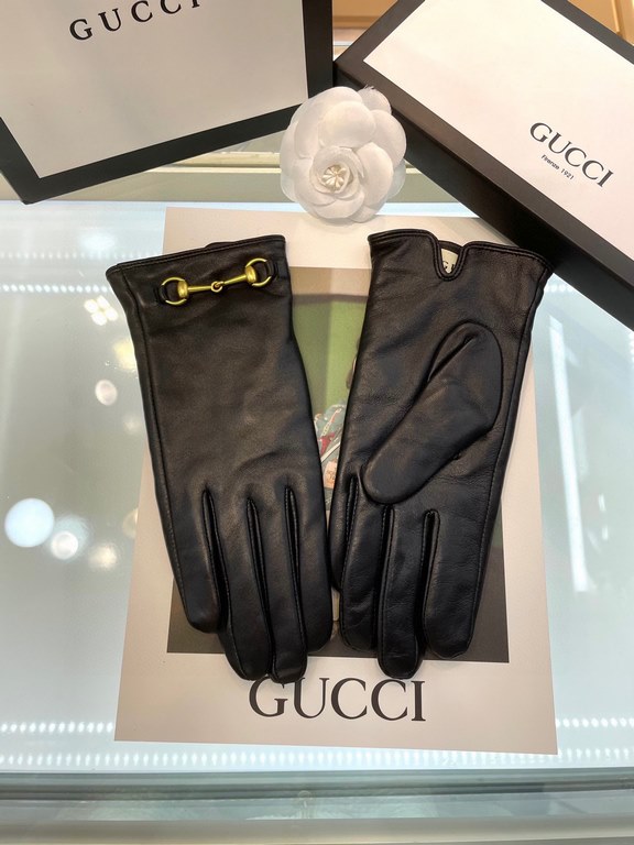 Explosion models to the goods   Gucci hot circle of friends of the women's leather gloves, horsebit buckle  first-class sheepskin Simple and generous static surface style add a small LOGO buckle, ultra-soft plus cashmere