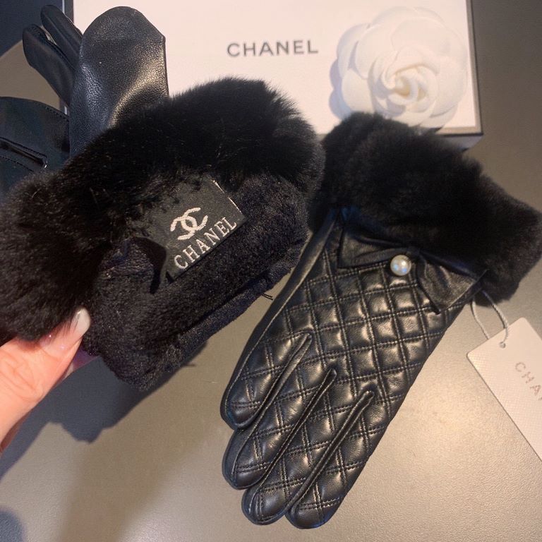 .Chanel Chanel 2022 fall and winter lazy rabbit hair messy embroidery   Sheepskin gloves   mobile touch screen, worth comparing    the same paragraph of different qualities, kill the market poor products, imported first-