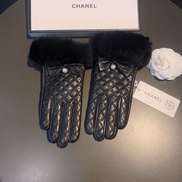 .Chanel Chanel 2022 fall and winter lazy rabbit hair messy embroidery   Sheepskin gloves   mobile touch screen, worth comparing    the same paragraph of different qualities, kill the market poor products, imported first-