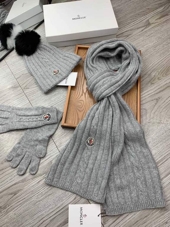 . Masked mouth. [Three-piece wool suit fox hair hat  scarf  gloves] classic suit hat! Warm and super comfortable ~ winter miss ageing artifacts Oh ~ this winter you are just short of such a set of suit hat la ~ and warm 