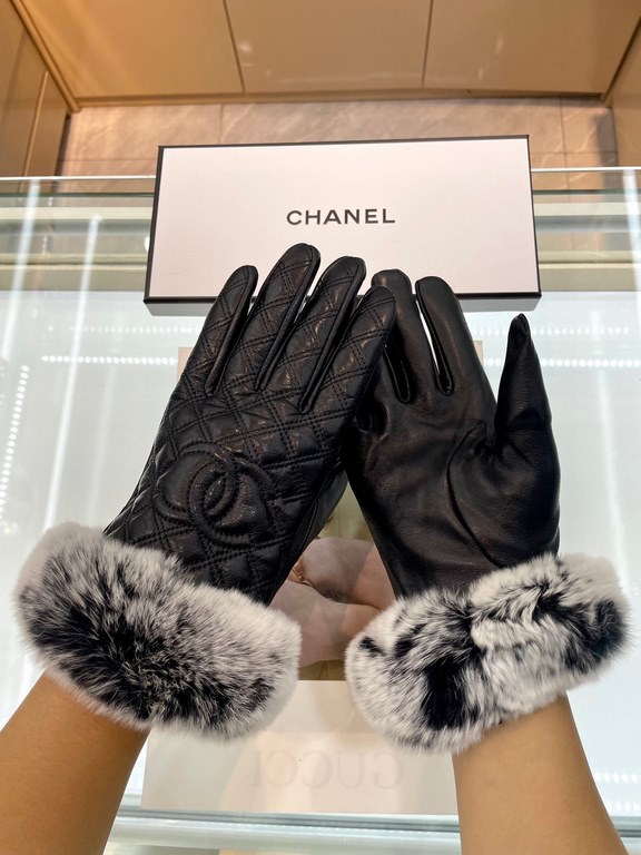 Chanel Chanel's latest embroidered double C big logo Leather using imported Essex skin Spiked with top white level goatskin  lazy rabbit   hair, feel softer and finer glutinous greasy Skin-friendly, warm and better natur