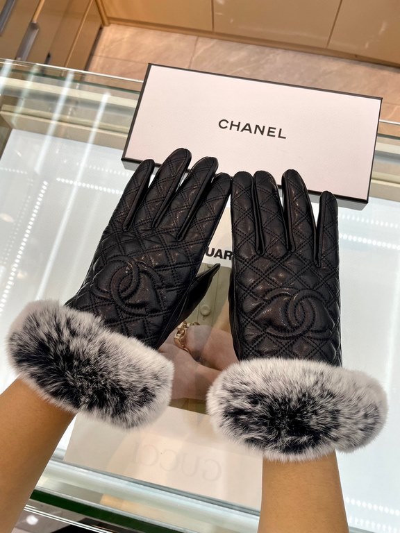 Chanel Chanel's latest embroidered double C big logo Leather using imported Essex skin Spiked with top white level goatskin  lazy rabbit   hair, feel softer and finer glutinous greasy Skin-friendly, warm and better natur