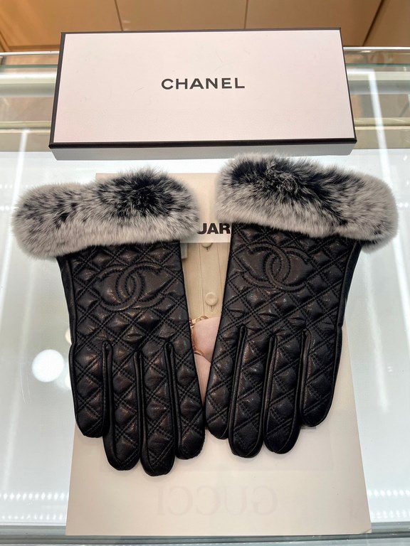 Chanel Chanel's latest embroidered double C big logo Leather using imported Essex skin Spiked with top white level goatskin  lazy rabbit   hair, feel softer and finer glutinous greasy Skin-friendly, warm and better natur