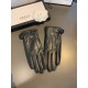 Chanel hot circle of friends women's leather gloves, imported from Ethiopia touch screen sheepskin, simple and generous static surface style add a small LOGO buckle, small buckle to adjust the size of the super-soft padd