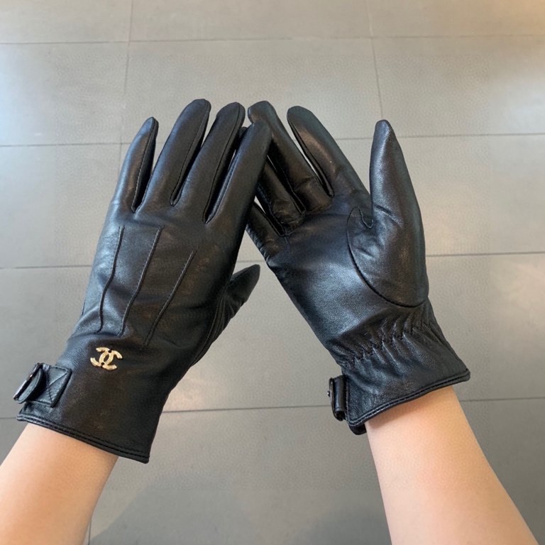 Chanel hot circle of friends women's leather gloves, imported from Ethiopia touch screen sheepskin, simple and generous static surface style add a small LOGO buckle, small buckle to adjust the size of the super-soft padd