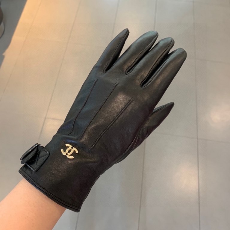 Chanel hot circle of friends women's leather gloves, imported from Ethiopia touch screen sheepskin, simple and generous static surface style add a small LOGO buckle, small buckle to adjust the size of the super-soft padd