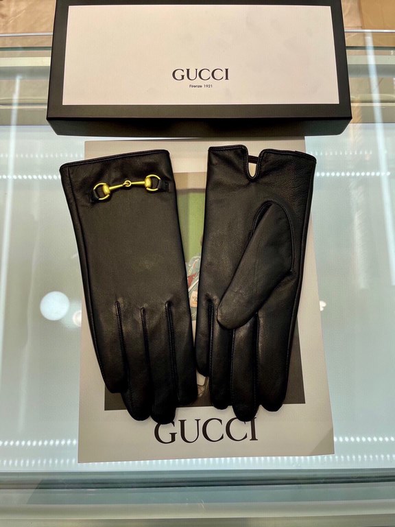 Explosion models to the goods   Gucci hot circle of friends of the women's leather gloves, horsebit buckle  first-class sheepskin Simple and generous static surface style add a small LOGO buckle, ultra-soft plus cashmere