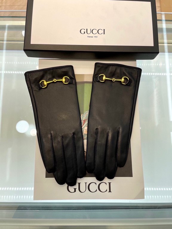 Explosion models to the goods   Gucci hot circle of friends of the women's leather gloves, horsebit buckle  first-class sheepskin Simple and generous static surface style add a small LOGO buckle, ultra-soft plus cashmere