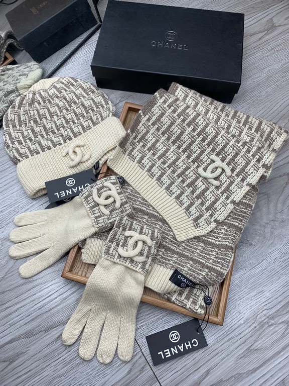 . C home. [Three-piece wool suit hat  scarf  gloves] classic suit hat! Warm and super comfortable ~ winter Miss ageing artifacts Oh ~ this winter you are missing such a set of suit hat la ~ and warm and stylish! Men's an