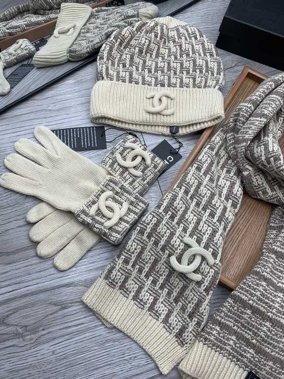 . C home. [Three-piece wool suit hat  scarf  gloves] classic suit hat! Warm and super comfortable ~ winter Miss ageing artifacts Oh ~ this winter you are missing such a set of suit hat la ~ and warm and stylish! Men's an