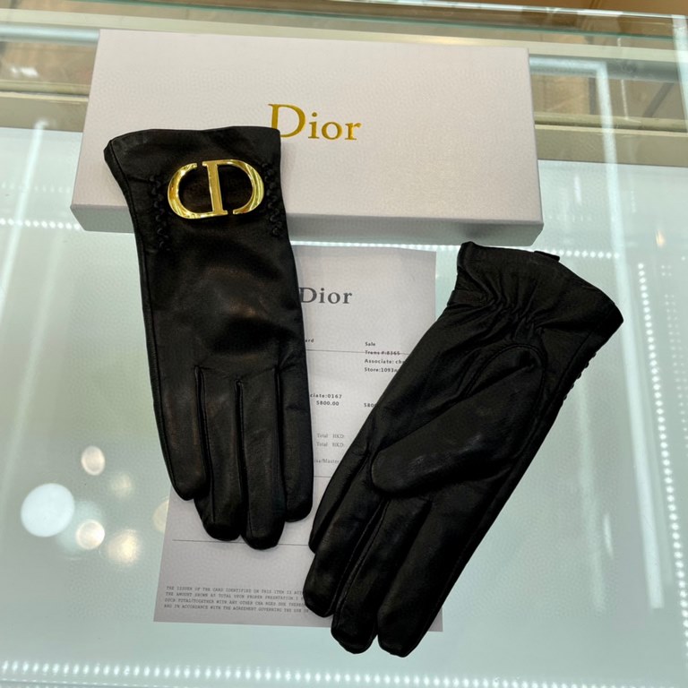 Dior's latest   full touch screen gloves, made of imported goatskin  , feminine Recommended models   , lined with velvet to bring up both comfortable and warm Size M L