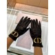 Dior's latest   full touch screen gloves, made of imported goatskin  , feminine Recommended models   , lined with velvet to bring up both comfortable and warm Size M L