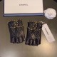 .Chanel Chanel 2021 large double C chain fall and winter short section gloves beautiful drops   worth comparing     the same paragraph of different quality, kill the market poor product, imported first-class sheepskin   