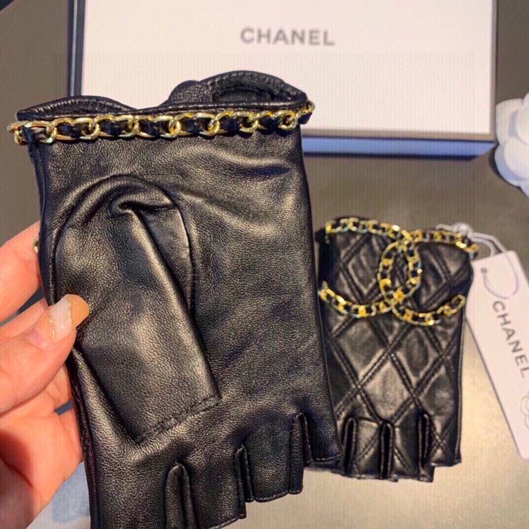 .Chanel Chanel 2021 large double C chain fall and winter short section gloves beautiful drops   worth comparing     the same paragraph of different quality, kill the market poor product, imported first-class sheepskin   