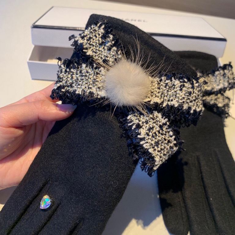 Batch      .Chanel Chanel counter new wool gloves, fashion gloves, fall and winter warm padded lining, super whine bow  , on the hand super comfortable and soft, versatile! Matching box   average size