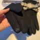 Batch      .Chanel Chanel counter new wool gloves, fashion gloves, fall and winter warm padded lining, super whine bow  , on the hand super comfortable and soft, versatile! Matching box   average size