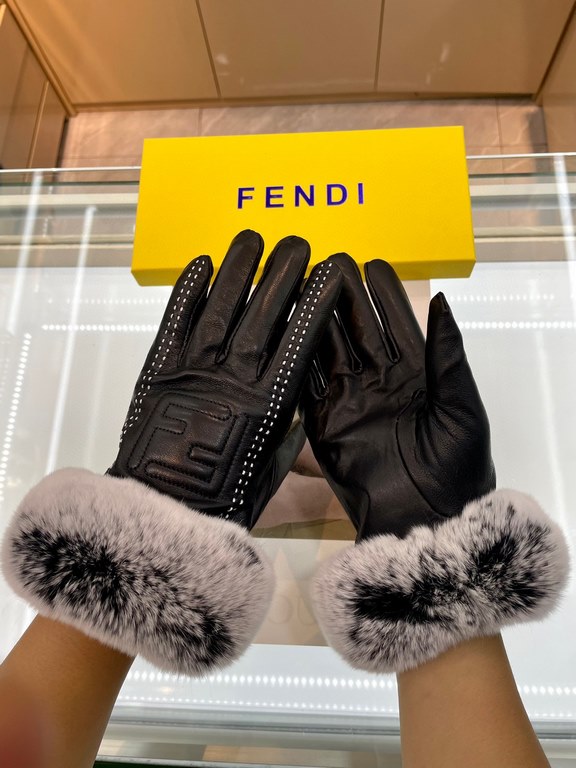 Fendi Fendi's latest embroidered double C logo Leather using imported Essex skin Spiked with top-white grade goatskin  lazy rabbit   hair, feel softer and more delicate sticky greasy skin-friendly, better warmth of the n