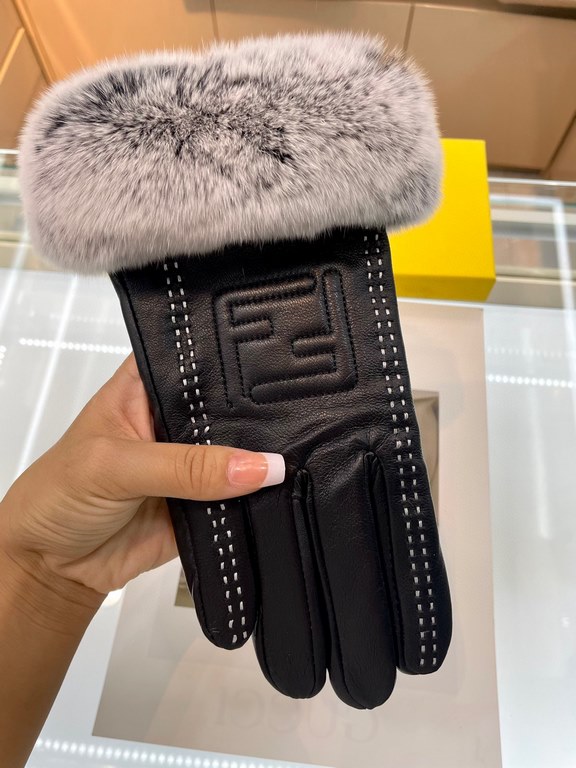 Fendi Fendi's latest embroidered double C logo Leather using imported Essex skin Spiked with top-white grade goatskin  lazy rabbit   hair, feel softer and more delicate sticky greasy skin-friendly, better warmth of the n