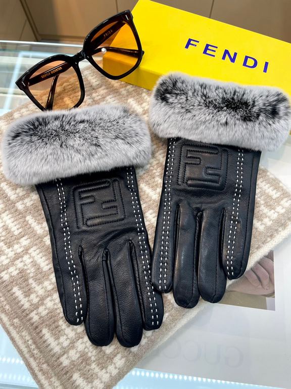 Fendi Fendi's latest embroidered double C logo Leather using imported Essex skin Spiked with top-white grade goatskin  lazy rabbit   hair, feel softer and more delicate sticky greasy skin-friendly, better warmth of the n