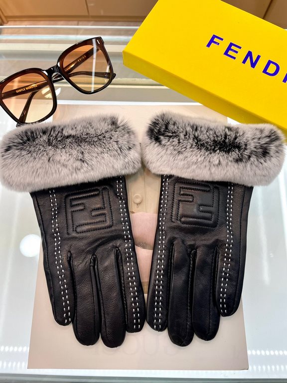 Fendi Fendi's latest embroidered double C logo Leather using imported Essex skin Spiked with top-white grade goatskin  lazy rabbit   hair, feel softer and more delicate sticky greasy skin-friendly, better warmth of the n