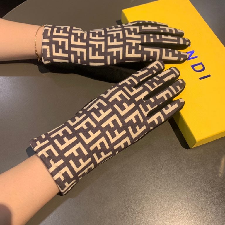 Fendi FENDI  2022 fall and winter cashmere gloves worth comparing    the same paragraph of different quality, kill the market poor product,   classic but not fashionable models. Like can get started, this quality of this