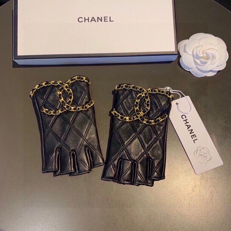 Chanel Chanel 2021 large double C chain fall and winter short section gloves beautiful drops   worth comparing     the same paragraph of different qualities, kill the market poor products, imported first-class sheepskin 