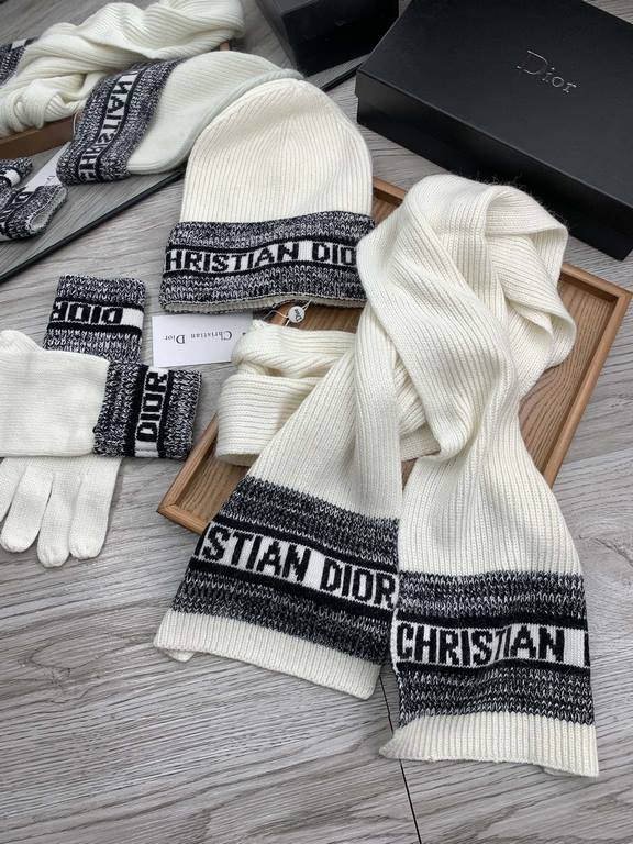 D home. Wool suit hat  scarf  gloves three-piece set 】 classic suit hat! Warm and super comfortable ~ winter Miss ageing artifacts Oh ~ this winter you are missing such a set of suit hat la ~ and warm and stylish! Men's 