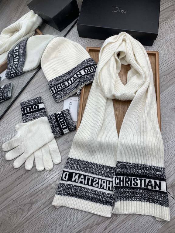 D home. Wool suit hat  scarf  gloves three-piece set 】 classic suit hat! Warm and super comfortable ~ winter Miss ageing artifacts Oh ~ this winter you are missing such a set of suit hat la ~ and warm and stylish! Men's 