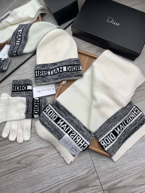 D home. Wool suit hat  scarf  gloves three-piece set 】 classic suit hat! Warm and super comfortable ~ winter Miss ageing artifacts Oh ~ this winter you are missing such a set of suit hat la ~ and warm and stylish! Men's 