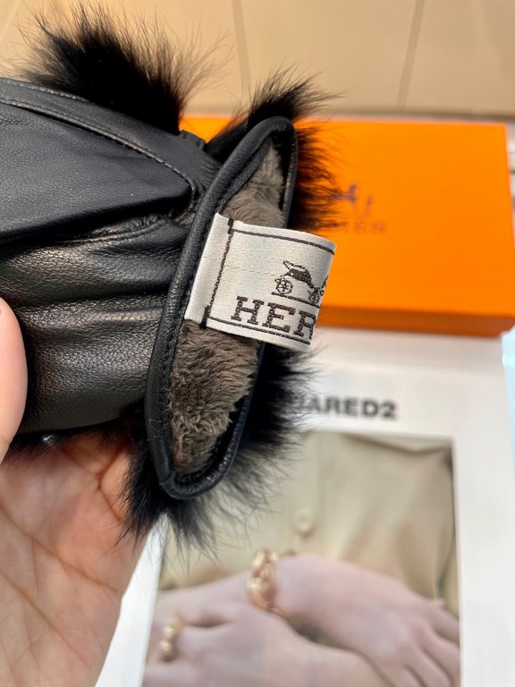 New exclusive first Hermes women's new high-grade sheepskin gloves    Goddesses preferred can not miss    First-class sheepskin Leather fine and soft cashmere lining to keep warm better Goddesses set of the United States