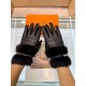 New exclusive first Hermes women's new high-grade sheepskin gloves    Goddesses preferred can not miss    First-class sheepskin Leather fine and soft cashmere lining to keep warm better Goddesses set of the United States