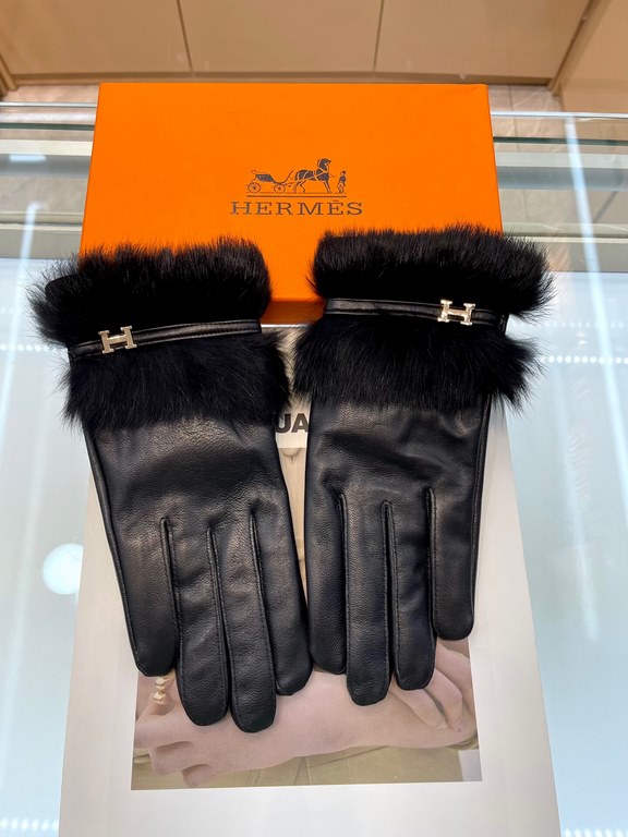 New exclusive first Hermes women's new high-grade sheepskin gloves    Goddesses preferred can not miss    First-class sheepskin Leather fine and soft cashmere lining to keep warm better Goddesses set of the United States