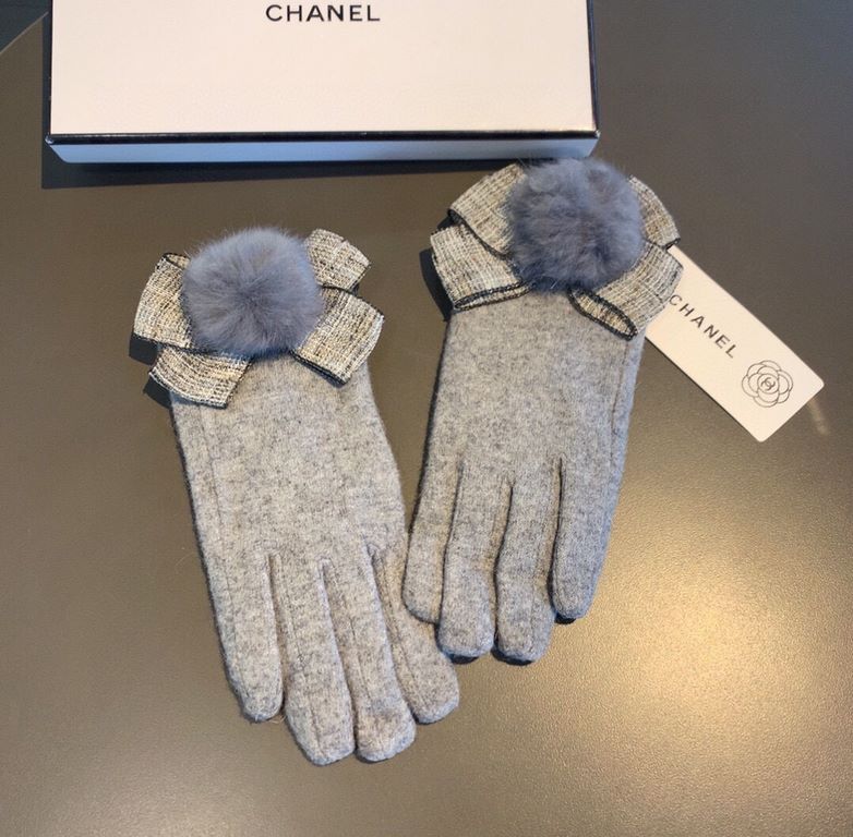 With packaging2022 new Chanel Chanel counter new wool gloves, fashion gloves, fall and winter warm padded lining, with fox fur ball ten bow   on the hand super comfortable and soft, versatile! Average size